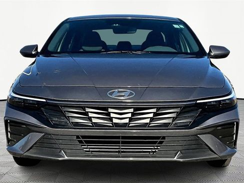 Used 2024 Hyundai Elantra SEL image 3