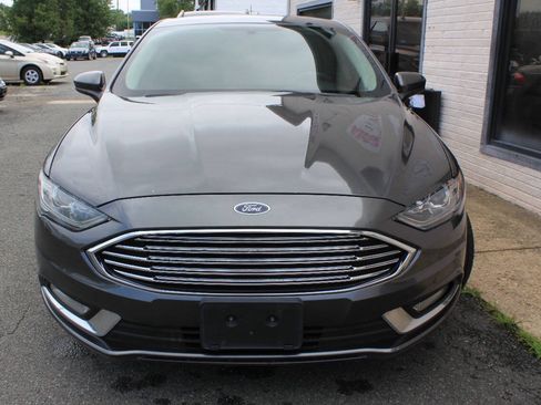 Used 2017 Ford Fusion SE w/ Equipment Group 201A FWD image 2