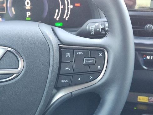 Certified 2025 Lexus UX 300h FWD image 34