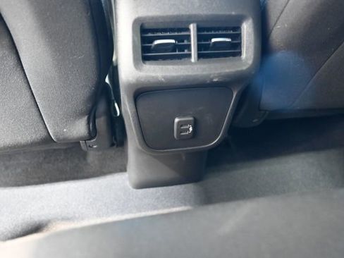 Used 2021 Chevrolet Equinox LT image 25