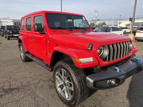 Used 2024 Jeep Wrangler Unlimited w/ Convenience Group image 8