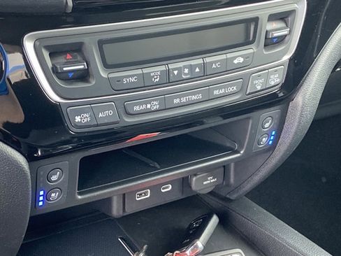 Used 2025 Honda Passport Black Edition image 39