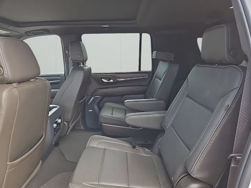 Used 2024 GMC Yukon XL Denali AWD/4WD image 12