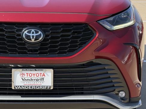 Used 2024 Toyota Highlander XSE image 9