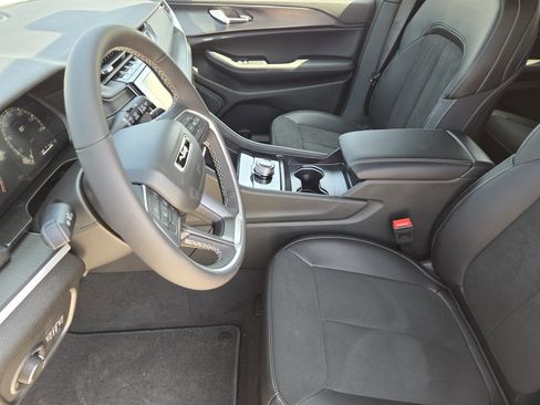 New 2025 Jeep Grand Cherokee L Altitude image 10