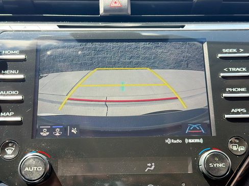 Used 2020 Toyota Camry XLE w/ Carpet Mat Package image 22