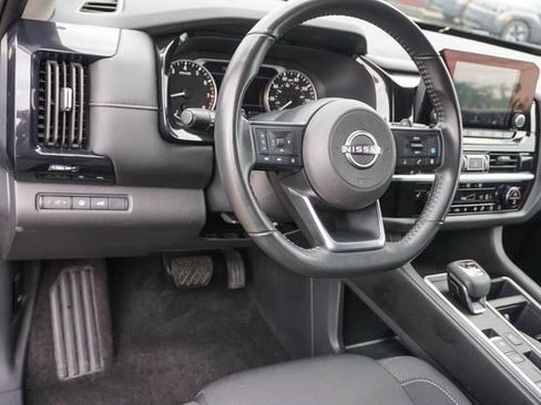 Used 2025 Nissan Pathfinder SV FWD image 12