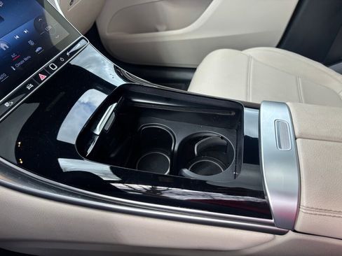 Used 2024 Mercedes-Benz GLC 300 4MATIC image 14