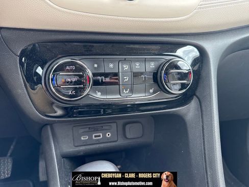 Used 2020 Buick Encore GX Essence w/ Experience Buick Package FWD image 20