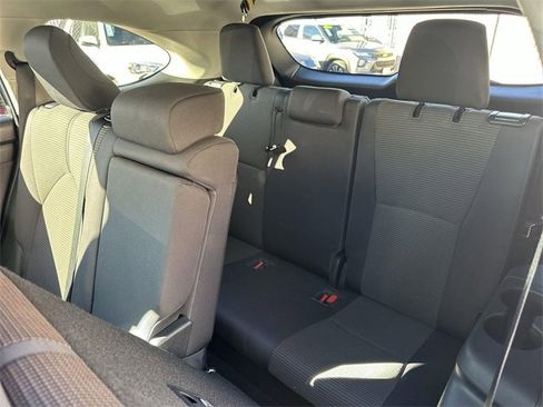 Used 2023 Toyota Highlander LE image 41
