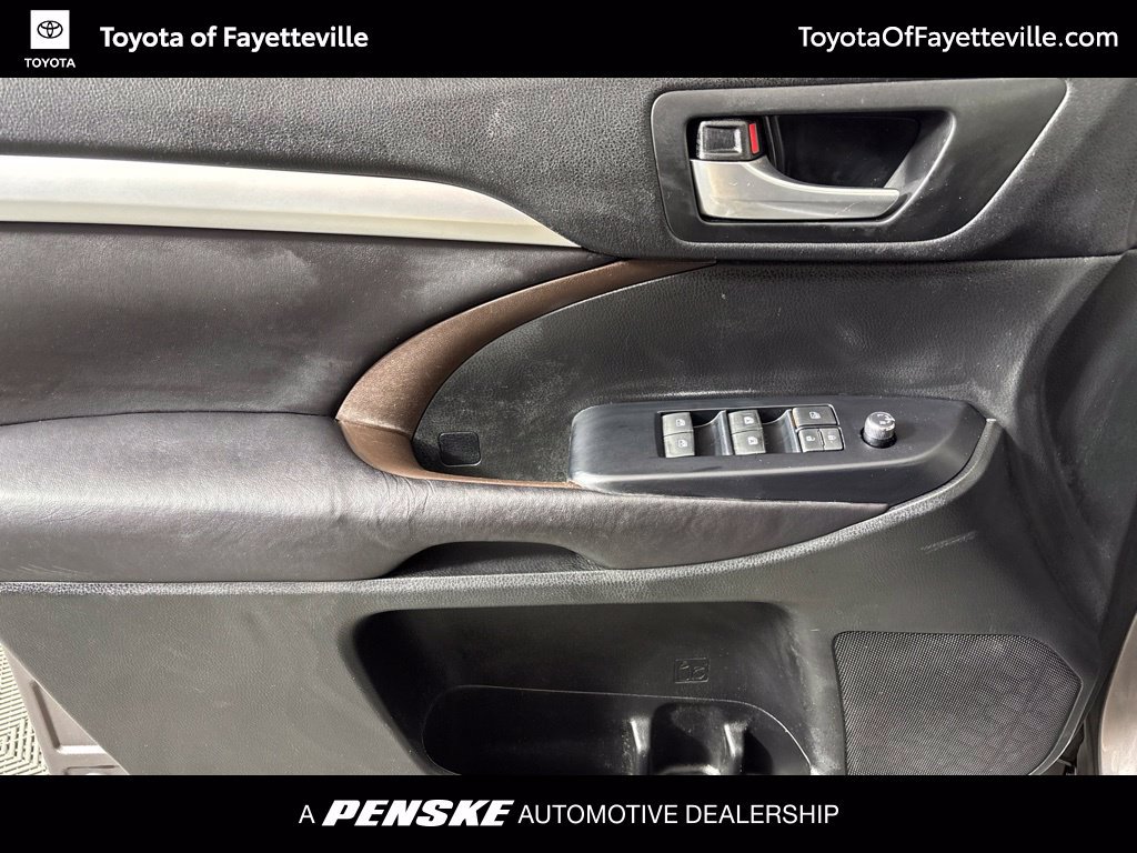 Used 2016 Toyota Highlander XLE AWD/4WD image 31