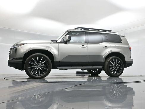 Used 2025 Lexus GX 550 w/ Accessory Package (2T) image 7