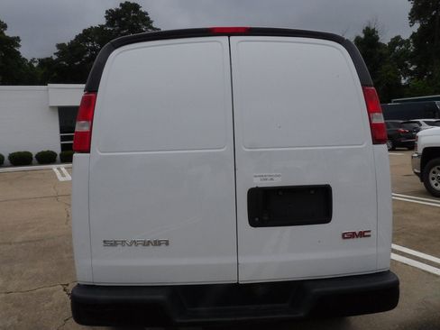 Used 2020 GMC Savana 2500 Extended w/ Driver Convenience Package RWD image 3
