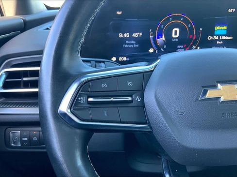 Used 2025 Chevrolet Traverse LT image 24