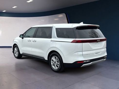 Used 2024 Kia Carnival LX FWD image 3