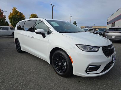 Used 2023 Chrysler Pacifica Touring-L
