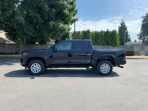 Used 2025 Toyota Tacoma SR5 AWD/4WD image 2