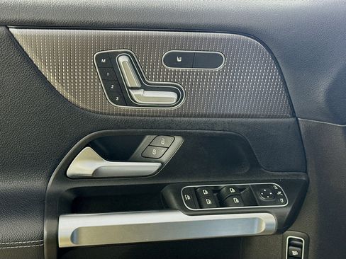 Used 2020 Mercedes-Benz GLB 250 4MATIC image 20