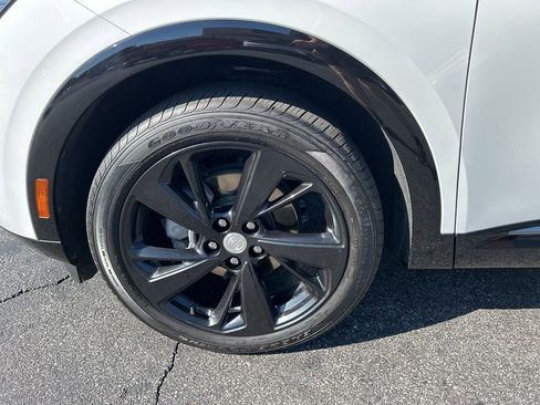 Used 2021 Buick Envision Essence w/ Technology Package I AWD/4WD image 35