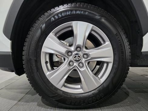 Used 2025 Toyota RAV4 XLE AWD/4WD image 22