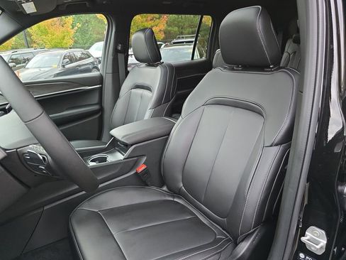 New 2025 Jeep Grand Cherokee L Limited image 16