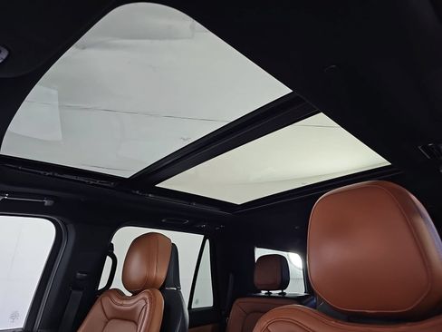 Used 2021 Lincoln Navigator Reserve w/ Luxury Package RWD image 30