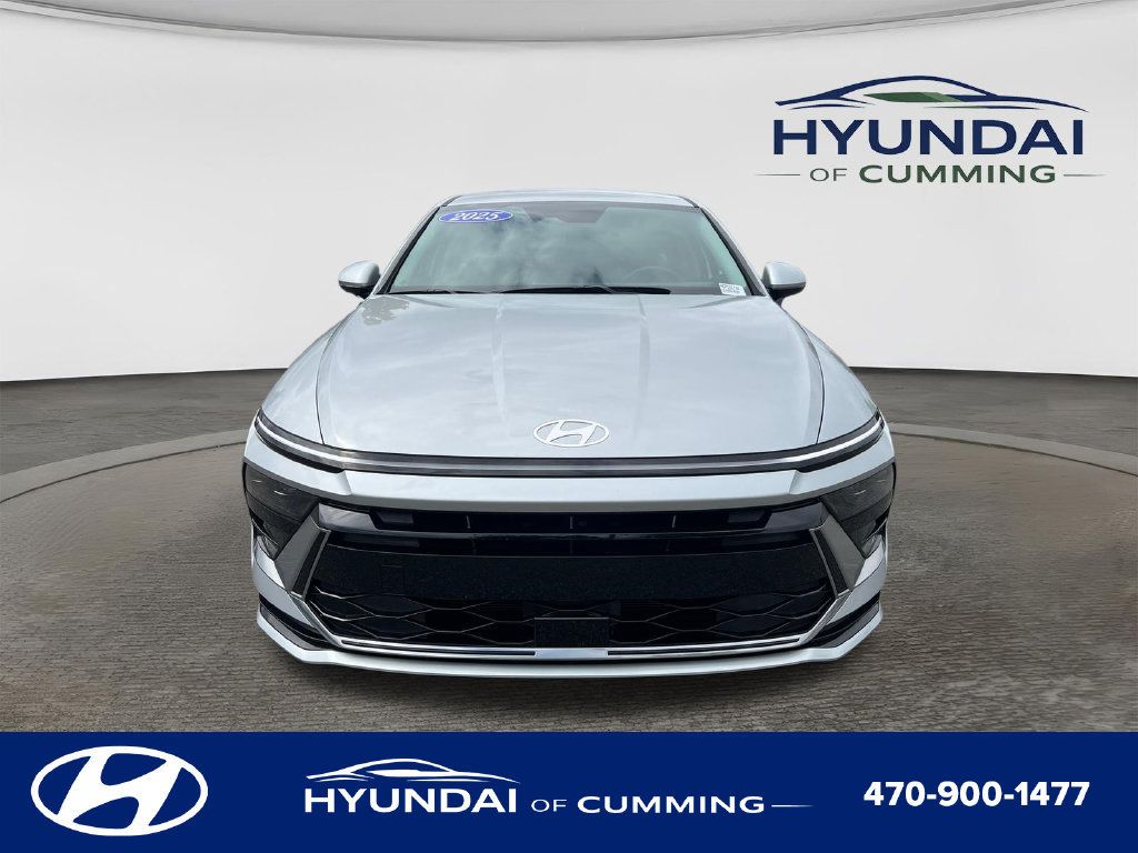 Used 2025 Hyundai Sonata SEL FWD image 2