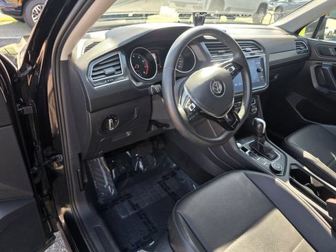 Used 2020 Volkswagen Tiguan SE w/ 3rd Row Seat Package AWD/4WD image 23