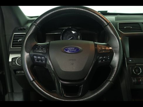 Used 2017 Ford Explorer XLT w/ Equipment Group 202A image 17