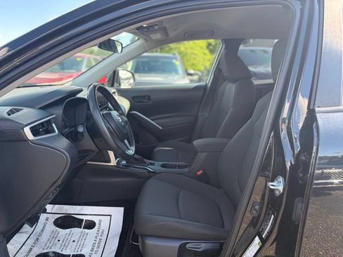 Used 2025 Toyota Corolla Cross LE FWD image 18