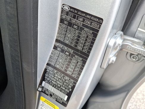 Used 2019 Land Rover Discovery Sport HSE image 25