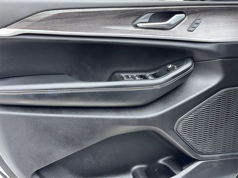 Used 2024 Jeep Grand Cherokee L Limited w/ Luxury Tech Group II image 41