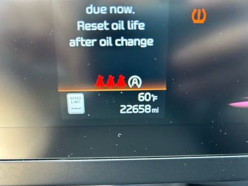 Used 2024 Kia Sportage LX image 17