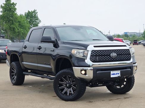 Used 2020 Toyota Tundra SR5 w/ SR5 Upgrade Package AWD/4WD image 2