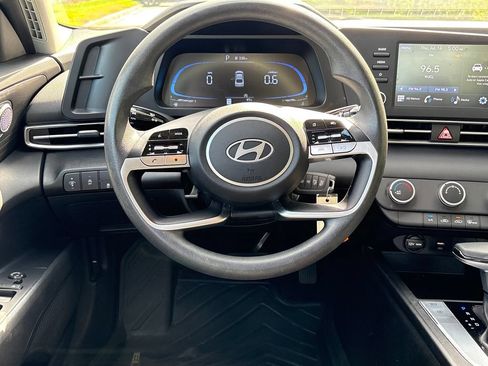 Used 2025 Hyundai Elantra SE FWD image 7