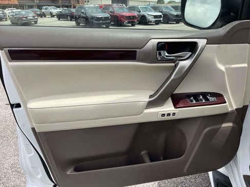 Used 2014 Lexus GX 460 w/ Premium Package AWD/4WD image 13