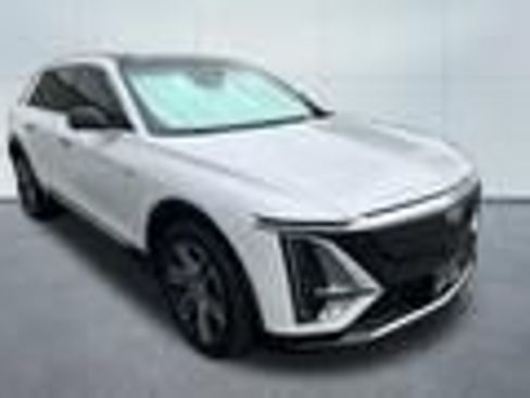 Certified 2024 Cadillac Lyriq Luxury w/ LPO, Floor Liner Package AWD/4WD image 5