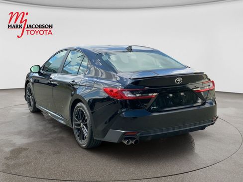 Used 2025 Toyota Camry SE FWD image 8