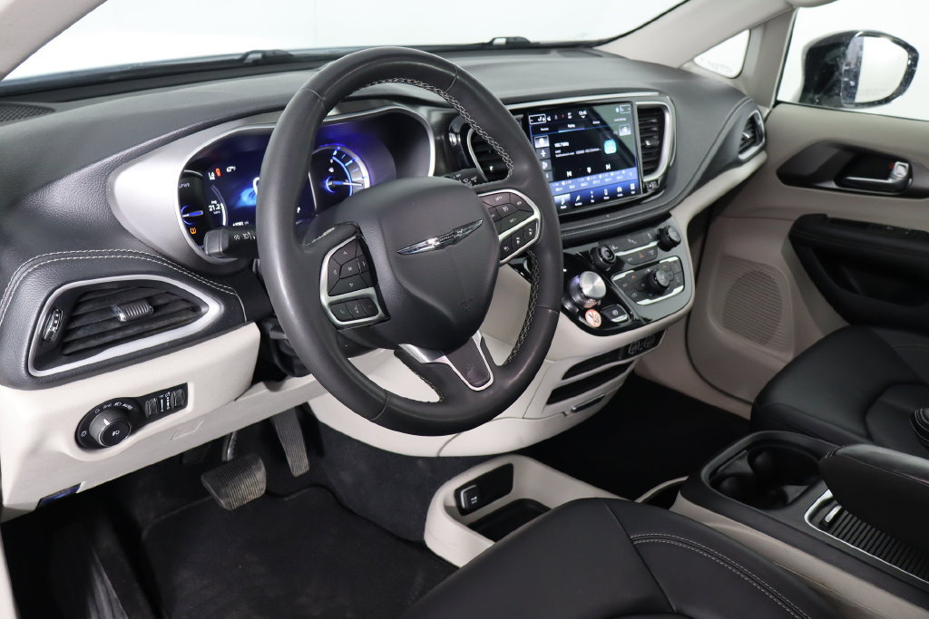 Used 2024 Chrysler Pacifica Limited FWD image 28
