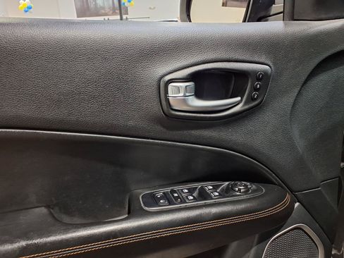 Certified 2021 Jeep Compass Limited w/ Sun and Sound Group AWD/4WD image 17