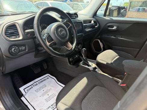 Used 2016 Jeep Renegade Latitude AWD/4WD image 15
