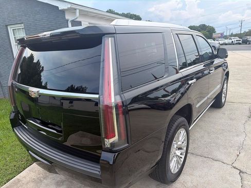 Used 2018 Cadillac Escalade Premium Luxury AWD/4WD image 11