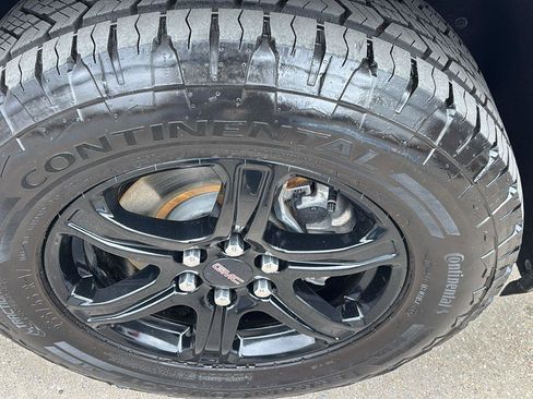 Certified 2023 GMC Acadia AT4 w/ Preferred Package image 9