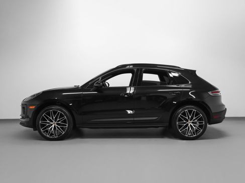 Certified 2024 Porsche Macan AWD/4WD image 2