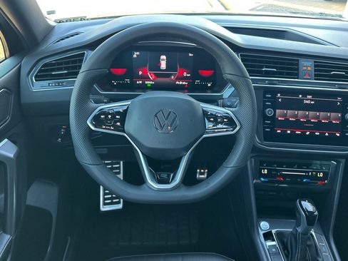 Used 2022 Volkswagen Tiguan SE R-Line image 14