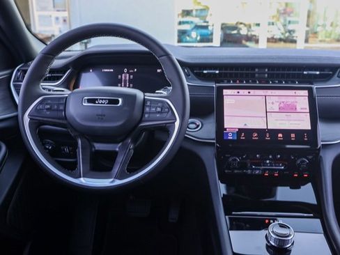 New 2025 Jeep Grand Cherokee Limited w/ Luxury Tech Group II image 22