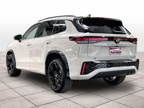 New 2026 Volkswagen Tiguan SE R-Line image 3