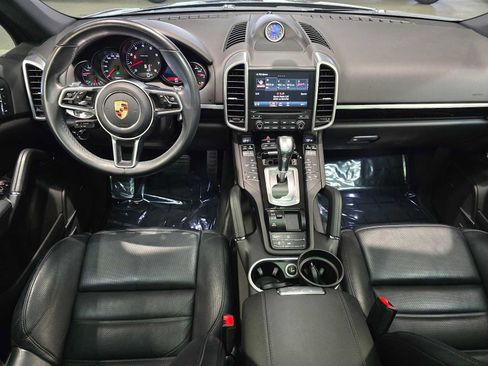 Used 2017 Porsche Cayenne image 10