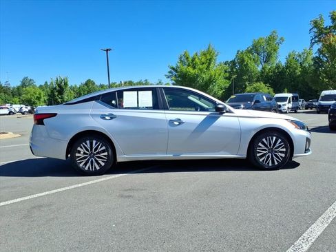 Used 2024 Nissan Altima 2.5 SV FWD image 30