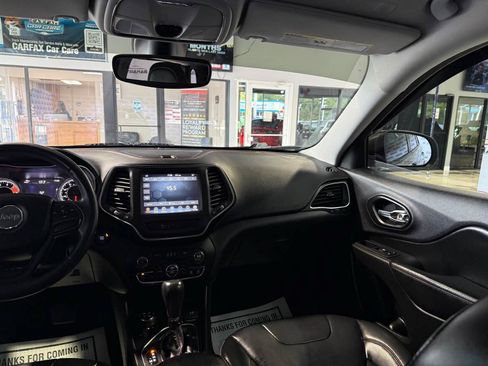 Used 2020 Jeep Cherokee Trailhawk AWD/4WD image 28
